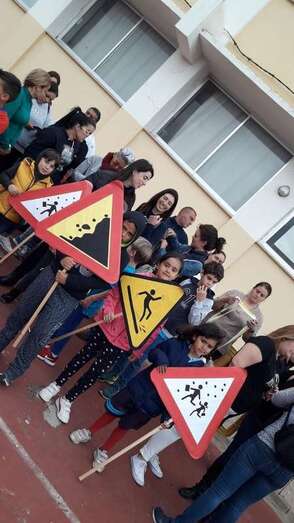 Protesta esta tarde de padres, madres y alumnos (Foto TA)